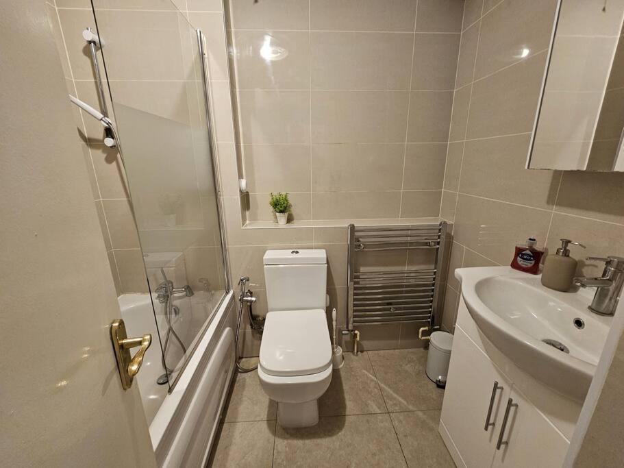 Lovely Flat Close To Shepherd'S Bush Leilighet London Eksteriør bilde